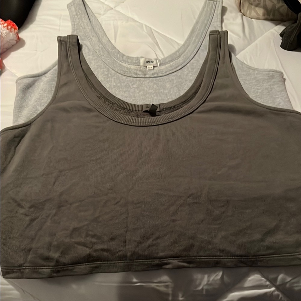 2 Arie cropped Tank Tops